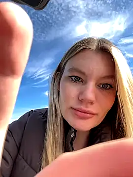 Snapshot of justmila chatting on October 21, 2025, 10:38 am justmila online show from October 21, 2025, 10:38 am