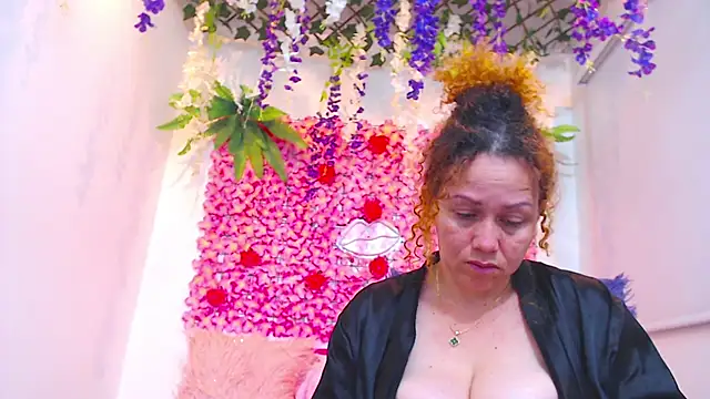 Snapshot of BLONDE_SEXYHOT chatting on November 25, 2025, 11:38 pm BLONDE SEXYHOT online show from November 25, 2025, 11:38 pm