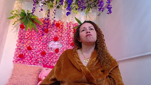 Snapshot of BLONDE_SEXYHOT chatting on December 20, 2025, 9:11 pm BLONDE SEXYHOT online show from December 20, 2025, 9:11 pm