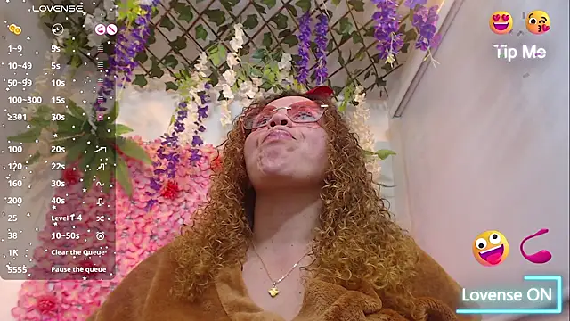 Snapshot of BLONDE_SEXYHOT chatting on January 9, 2026, 12:35 am BLONDE SEXYHOT online show from January 9, 2026, 12:35 am