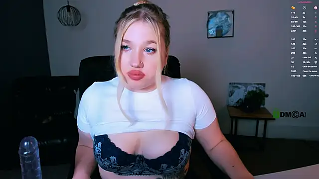 Snapshot of juli_kisss chatting on January 3, 2025, 11:12 pm juli kisss online show from January 3, 2025, 11:12 pm