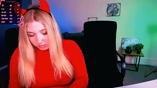 Snapshot of juli_kisss chatting on February 8, 2025, 11:24 pm juli kisss online show from February 8, 2025, 11:24 pm