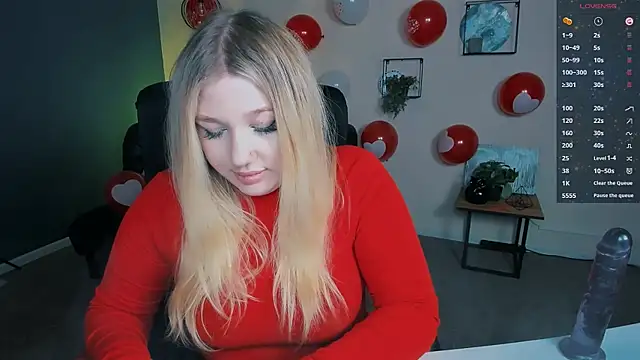 Snapshot of juli_kisss chatting on February 16, 2025, 12:32 pm juli kisss online show from February 16, 2025, 12:32 pm