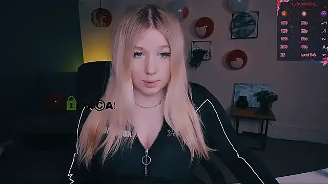 Snapshot of juli_kisss chatting on February 24, 2025, 9:32 am juli kisss online show from February 24, 2025, 9:32 am