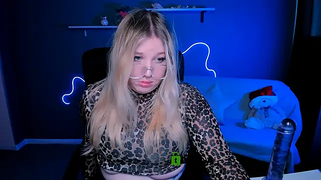 Snapshot of juli_kisss chatting on March 4, 2025, 12:44 pm juli kisss online show from March 4, 2025, 12:44 pm