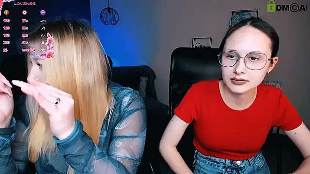 Snapshot of juli_kisss chatting on March 13, 2025, 1:43 am juli kisss online show from March 13, 2025, 1:43 am