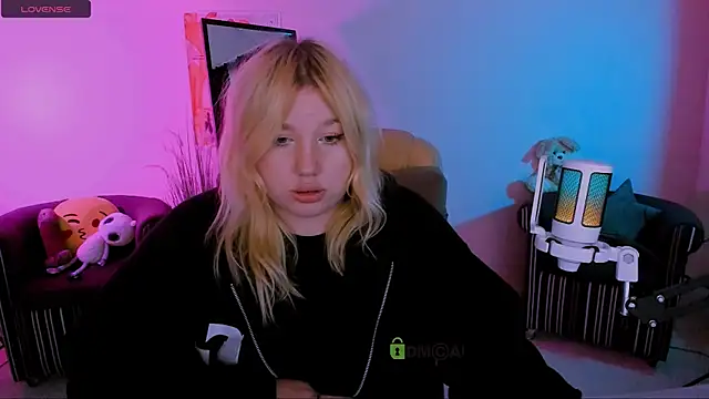 Snapshot of juli_kisss chatting on October 14, 2025, 11:49 pm juli kisss online show from October 14, 2025, 11:49 pm