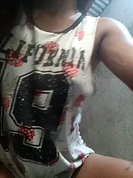 Snapshot of Little_Pau_Dirty chatting on October 29, 2025, 8:10 pm Little Pau Dirty online show from October 29, 2025, 8:10 pm