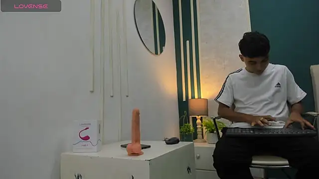 Snapshot of Austin_Cardieff chatting on December 27, 2024, 7:35 pm Austin Cardieff online show from December 27, 2024, 7:35 pm