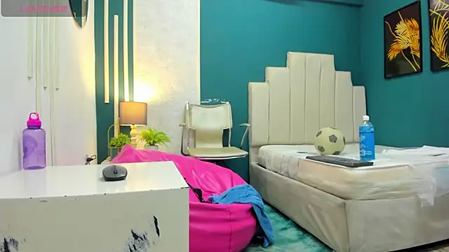 Snapshot of Austin_Cardieff chatting on December 27, 2024, 10:37 pm Austin Cardieff online show from December 27, 2024, 10:37 pm