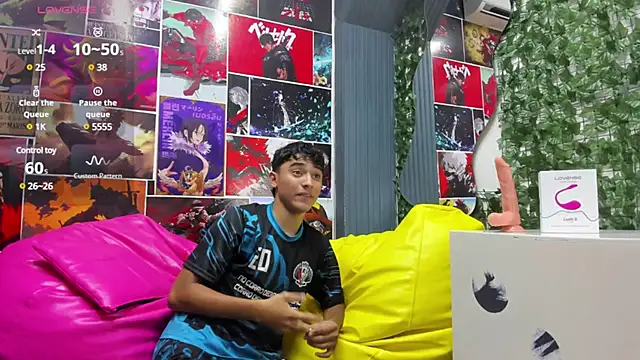 Snapshot of Austin_Cardieff chatting on January 7, 2025, 8:31 pm Austin Cardieff online show from January 7, 2025, 8:31 pm