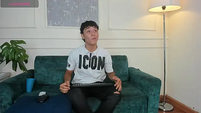 Snapshot of Austin_Cardieff chatting on March 1, 2025, 3:21 am Austin Cardieff online show from March 1, 2025, 3:21 am