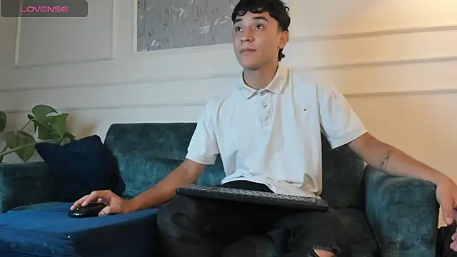 Snapshot of Austin_Cardieff chatting on March 19, 2025, 3:20 am Austin Cardieff online show from March 19, 2025, 3:20 am