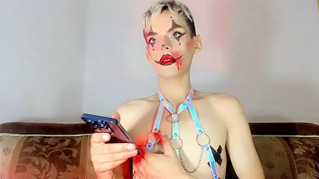 TatiGil online show from October 13, 2025, 4:01 am