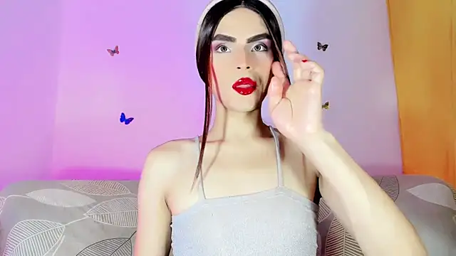 TatiGil online show from April 12, 2026, 2:05 am