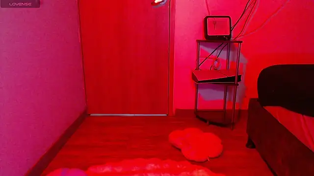 Skarlet Adams28 online show from October 15, 2025, 10:43 pm