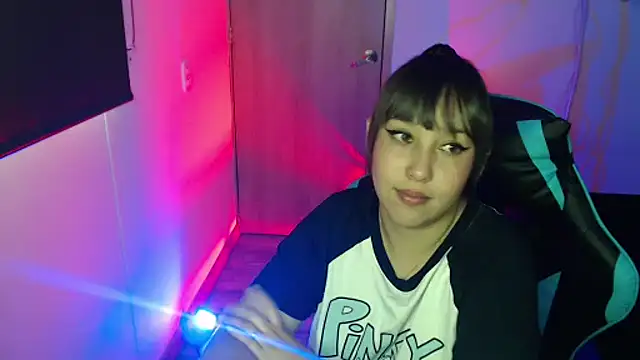 Skarlet Adams28 online show from April 16, 2026, 8:42 pm