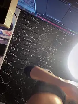 Snapshot of Thyana_LS chatting on February 28, 2025, 1:14 pm Thyana LS online show from February 28, 2025, 1:14 pm