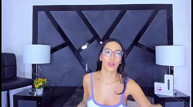 Snapshot of KylieWhite chatting on January 10, 2025, 12:15 pm KylieWhite online show from January 10, 2025, 12:15 pm