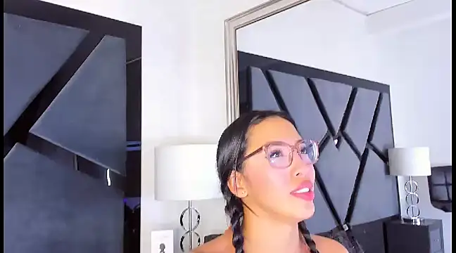 Snapshot of KylieWhite chatting on February 17, 2025, 2:15 pm KylieWhite online show from February 17, 2025, 2:15 pm