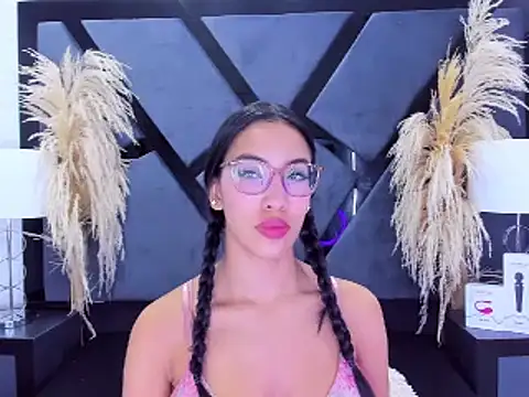 Snapshot of KylieWhite chatting on February 21, 2025, 1:00 pm KylieWhite online show from February 21, 2025, 1:00 pm