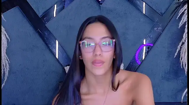 Snapshot of KylieWhite chatting on March 3, 2025, 6:55 pm KylieWhite online show from March 3, 2025, 6:55 pm