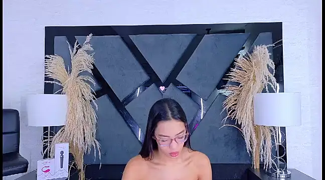 Snapshot of KylieWhite chatting on March 10, 2025, 12:48 pm KylieWhite online show from March 10, 2025, 12:48 pm