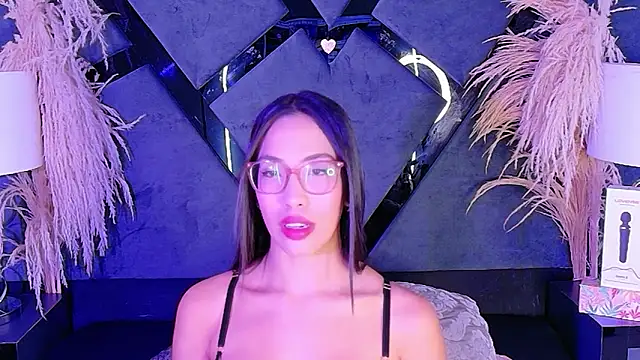 Snapshot of KylieWhite chatting on November 4, 2025, 5:39 am KylieWhite online show from November 4, 2025, 5:39 am