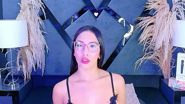 Snapshot of KylieWhite chatting on November 7, 2025, 6:57 am KylieWhite online show from November 7, 2025, 6:57 am