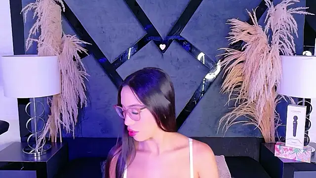 Snapshot of KylieWhite chatting on November 8, 2025, 5:40 am KylieWhite online show from November 8, 2025, 5:40 am