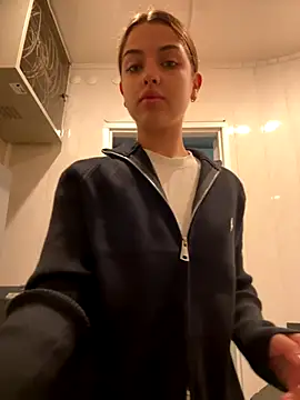 CharleneWoods online show from October 9, 2025, 4:54 am