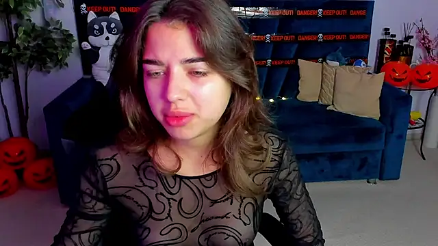 CharleneWoods online show from November 1, 2025, 5:53 am