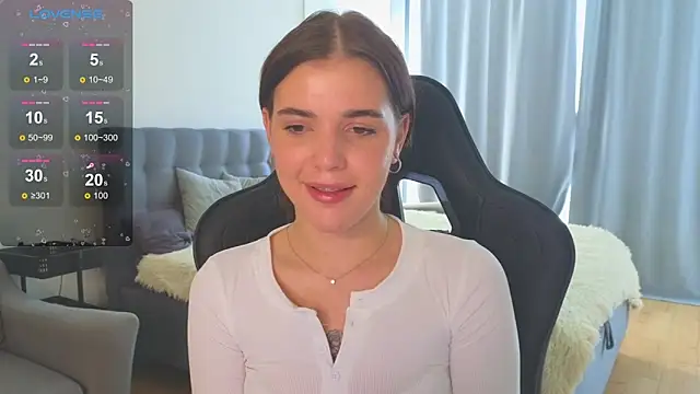 adrianawow1 online show from October 4, 2025, 12:14 pm