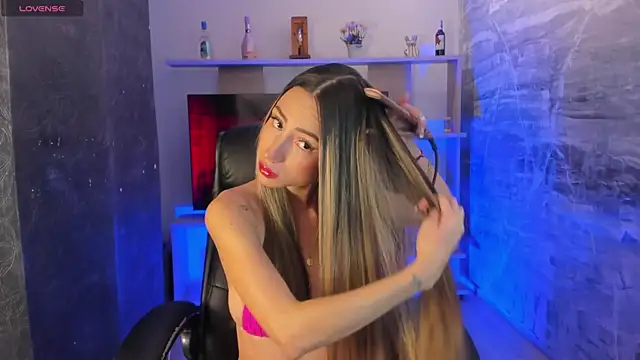 Snapshot of juliasprousse_ chatting on February 5, 2025, 1:00 pm juliasprousse online show from February 5, 2025, 1:00 pm