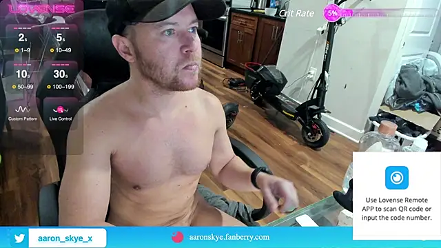 Snapshot of aaron_s_x chatting on December 7, 2024, 10:06 pm aaron s x online show from December 7, 2024, 10:06 pm