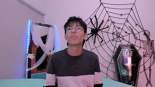 alexandersawyer online show from October 14, 2025, 4:46 am