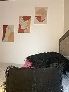 Melanyprada online show from November 9, 2025, 8:29 pm