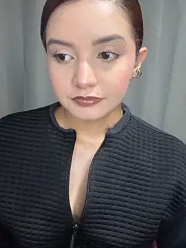 Snapshot of Melanyprada chatting on April 8, 2026, 4:45 am Melanyprada online show from April 8, 2026, 4:45 am