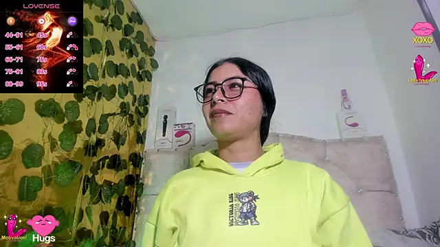 Snapshot of cristalconnorr chatting on October 1, 2025, 4:24 pm cristalconnorr online show from October 1, 2025, 4:24 pm