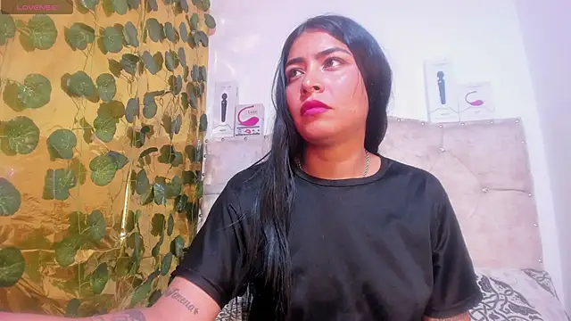 Snapshot of cristalconnorr chatting on November 8, 2025, 5:01 pm cristalconnorr online show from November 8, 2025, 5:01 pm