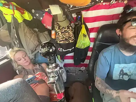 XMeF10 online show from January 5, 2026, 5:27 pm