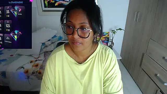 miajoseph  online show from February 4, 2025, 8:02 am