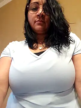 paulinaDiaz1 online show from May 2, 2026, 4:56 pm