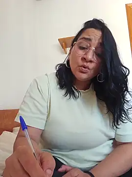 paulinaDiaz1 online show from May 20, 2026, 1:06 pm