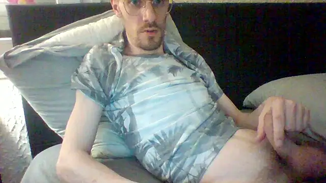 passif520 online show from March 13, 2025, 8:43 pm