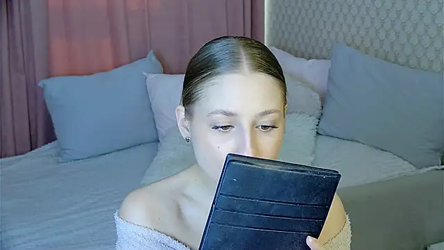 BritneyCruze online show from February 17, 2025, 9:03 am