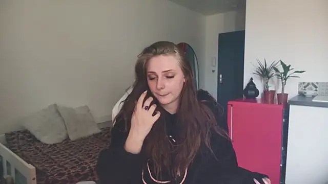 ce leste   online show from April 18, 2026, 10:19 am