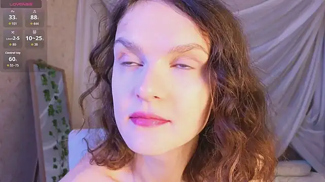 Snapshot of Soo_dreamy chatting on February 15, 2026, 1:35 am Soo dreamy online show from February 15, 2026, 1:35 am