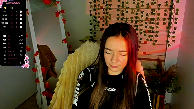 Snapshot of Bella_XO chatting on October 10, 2025, 7:18 am Bella XO online show from October 10, 2025, 7:18 am