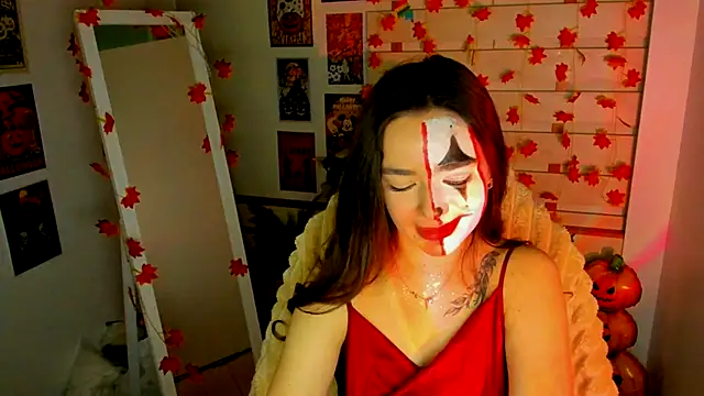 Snapshot of Bella_XO chatting on October 31, 2025, 8:37 am Bella XO online show from October 31, 2025, 8:37 am